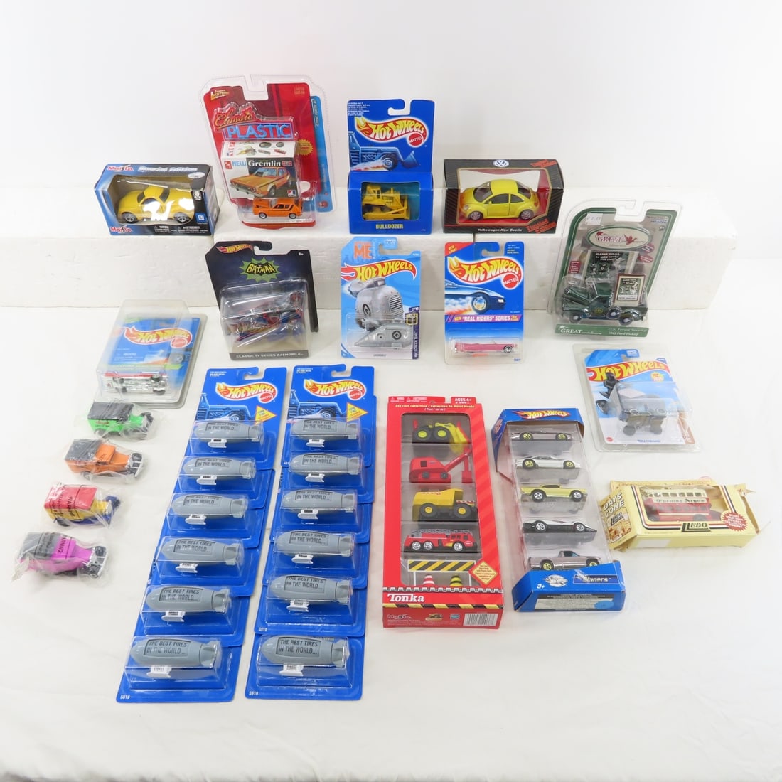 Hot Wheels, Tonka, Maisto & other diecast cars: Hot Wheels, Tonka, Maisto & other diecast cars - Please ask questions & read terms & conditions before bidding. Live Auctioneers only display 20 photos per lot, whereas Proxibid and our A New Day bidd