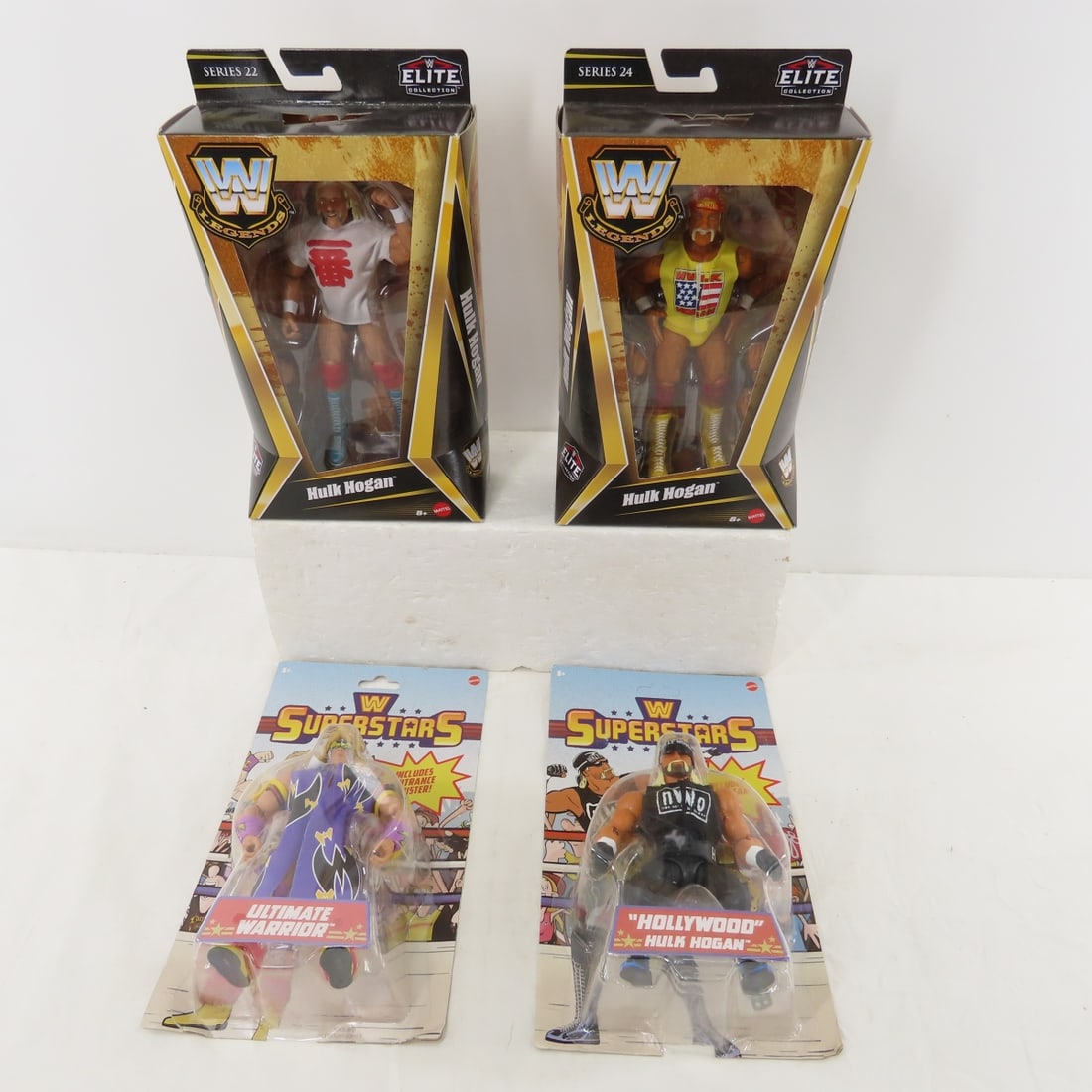 Hulk Hogan & Ultimate Warrior Wrestling Figures (1 of 9)