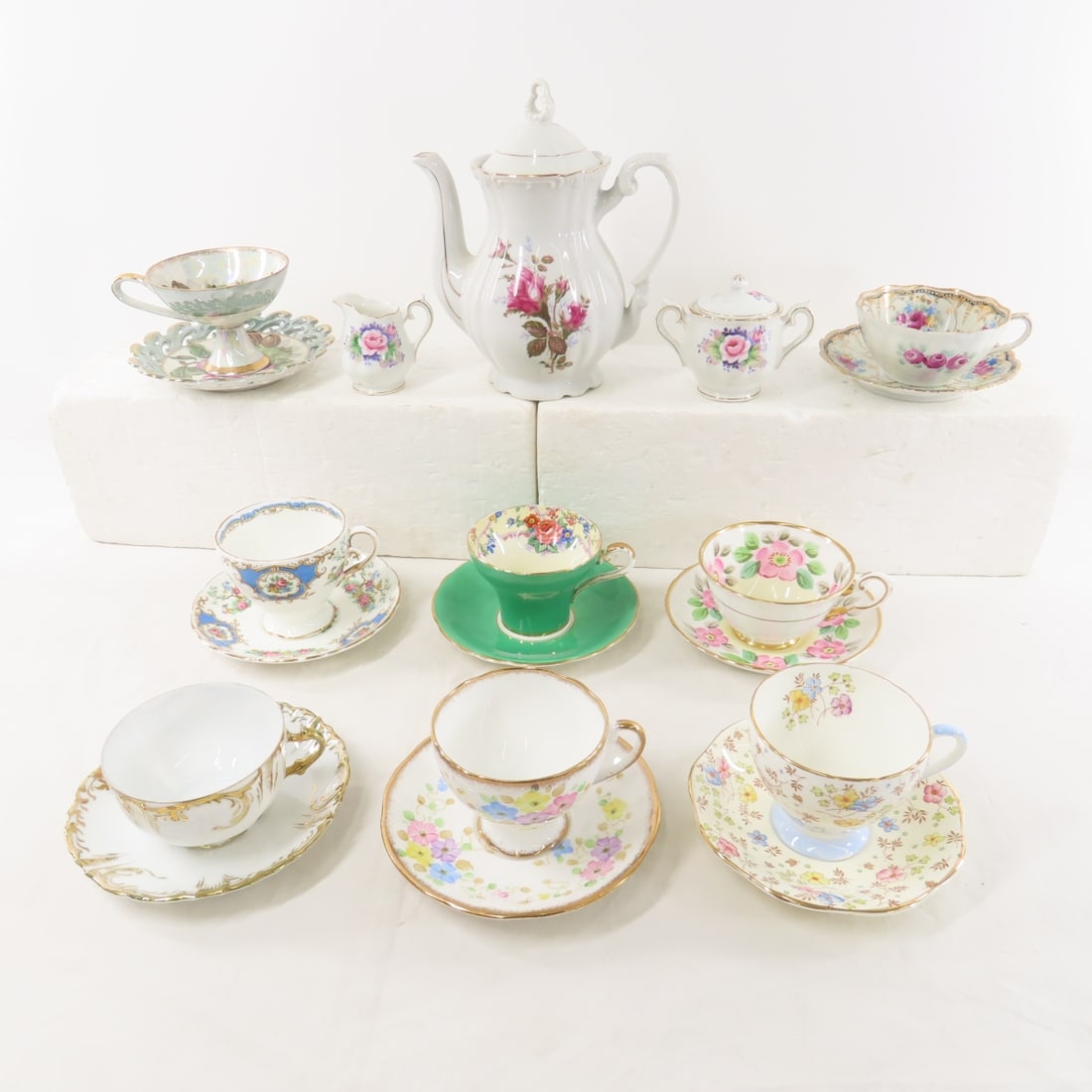 8 Vintage Teacups & saucers, teapot & more (1 of 16)