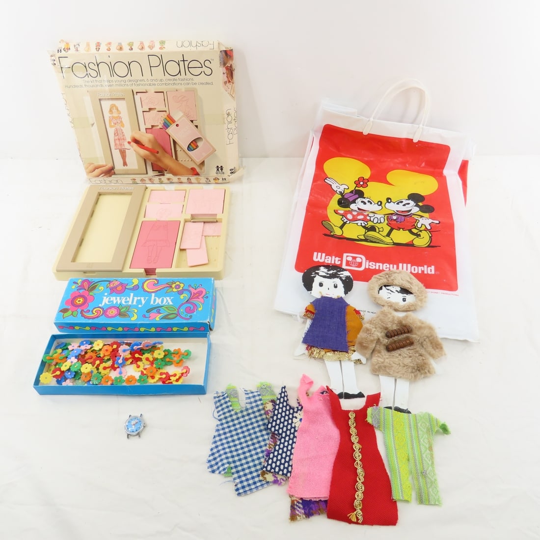 Daisy Snaps Jewelry, Snoopy Watch & More (1 of 10)