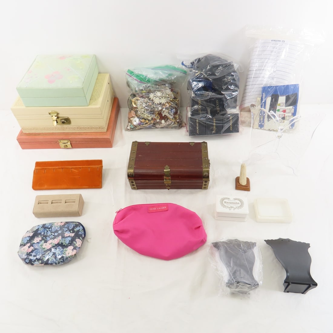 Jewelry for Parts & Crafts, Boxes & Displays: Jewelry for Parts & Crafts, Boxes & Displays - Please ask questions & read terms & conditions before bidding. Live Auctioneers only display 20 photos per lot, whereas Proxibid and our A New Day biddin