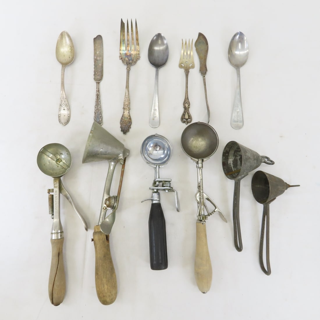 6 Vintage Ice Cream Scoops & Silverware (1 of 20)