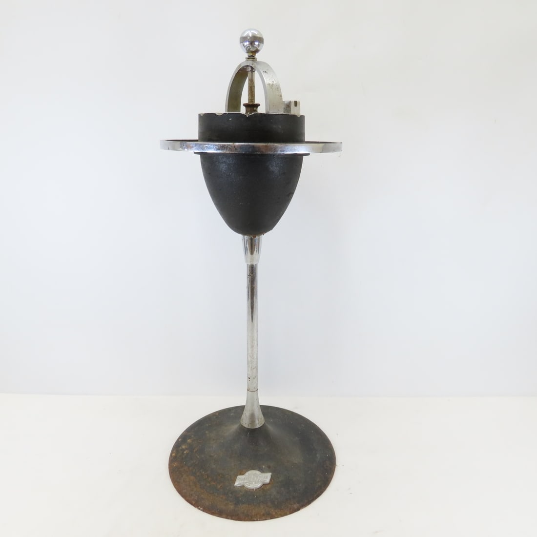 Chicago & Northwestern Railway stand up ashtray: Chicago & Northwestern Railway stand up ashtray - approx 27" tall, very heavy cast base Live Auctioneers only shows 20 photos- all photos are viewableon Proxibid. https://www.proxibid.com/A-New-Day-Au
