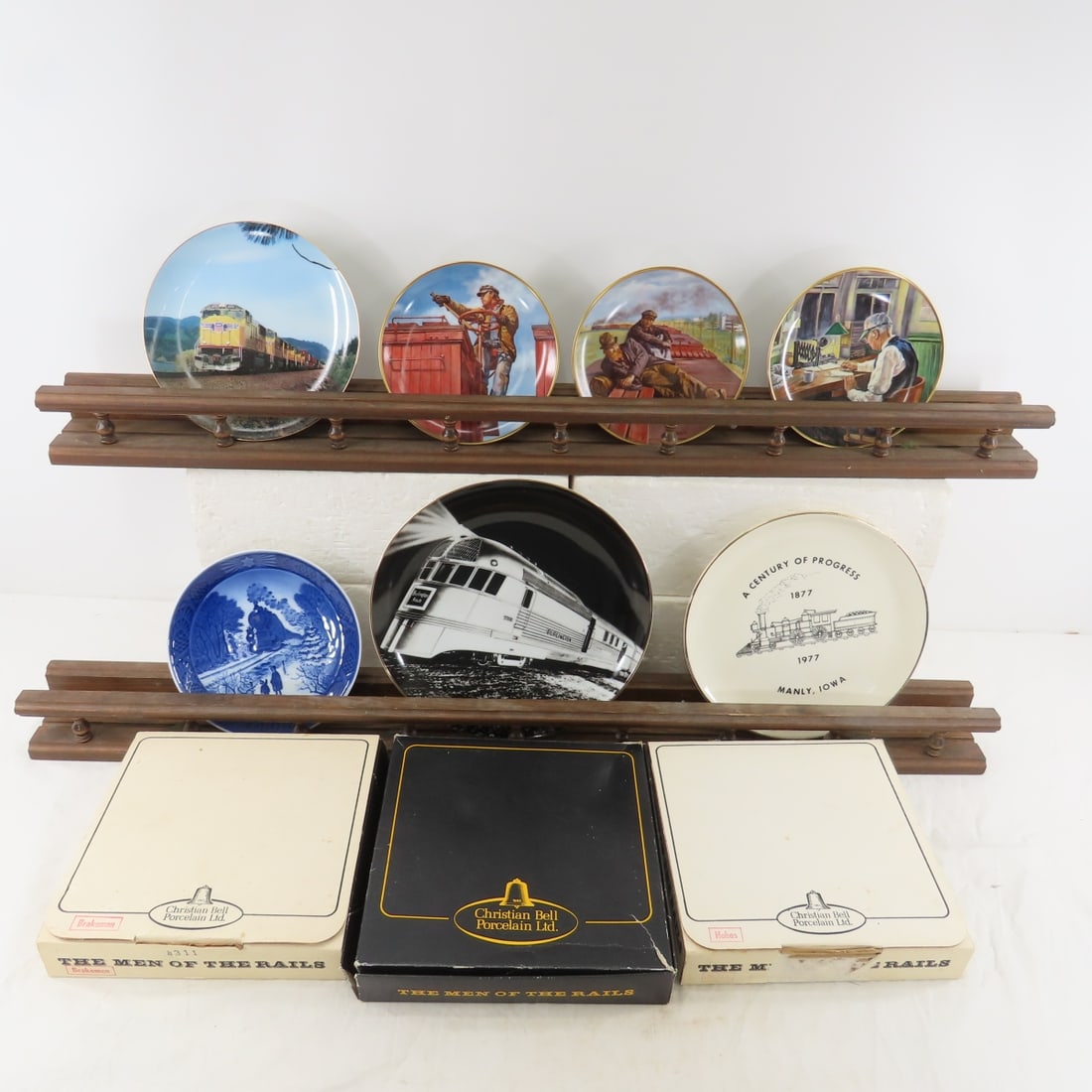 7 Railroad Collector Plates & Display Racks (1 of 19)
