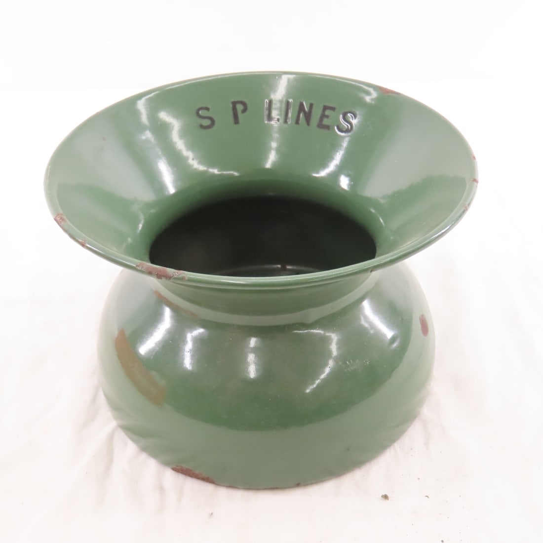 SP Lines Enamel Spittoon - Dark Green: SP Lines Enamel Spittoon - Dark Green - Live Auctioneers only shows 20 photos- all photos are viewableon Proxibid. https://www.proxibid.com/A-New-Day-Auctions-LLC/10-4-6th-Annual-Railroadiana-Auction-