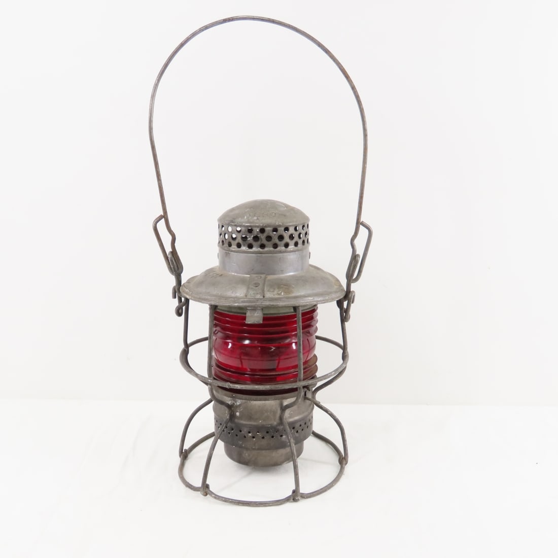 DM&IR RY Red Fresnel Globe Adlake Lantern (1 of 16)