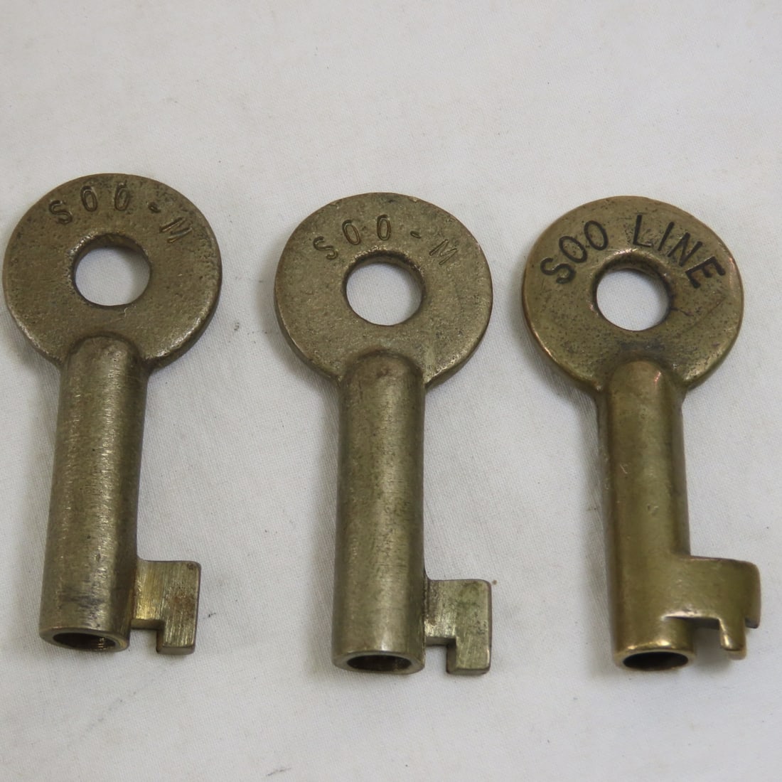 3 SOO LINE Brass Railroad Keys: 3 SOO LINE Brass Railroad Keys - Live Auctioneers only shows 20 photos- all photos are viewableon Proxibid. https://www.proxibid.com/A-New-Day-Auctions-LLC/10-4-6th-Annual-Railroadiana-Auction-LIVE/ev