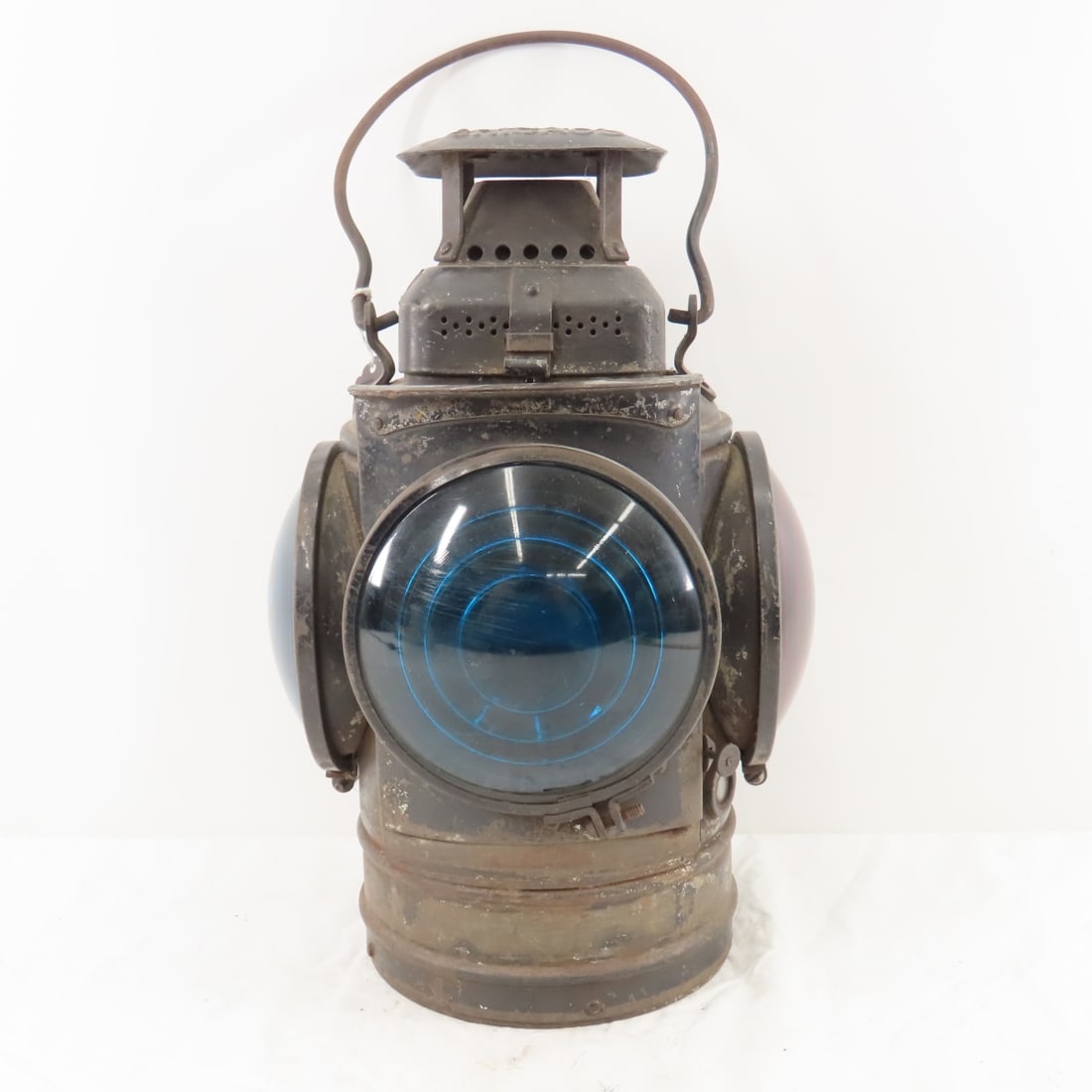 DM&IR RY Adlake Marked Marker Lamp (No bracket): DM&IR RY Adlake Marked Marker Lamp (No bracket) - looks complete except for chimney, 3 green & 1 red lens- all glass Live Auctioneers only shows 20 photos- all photos are viewableon Proxibid. https://