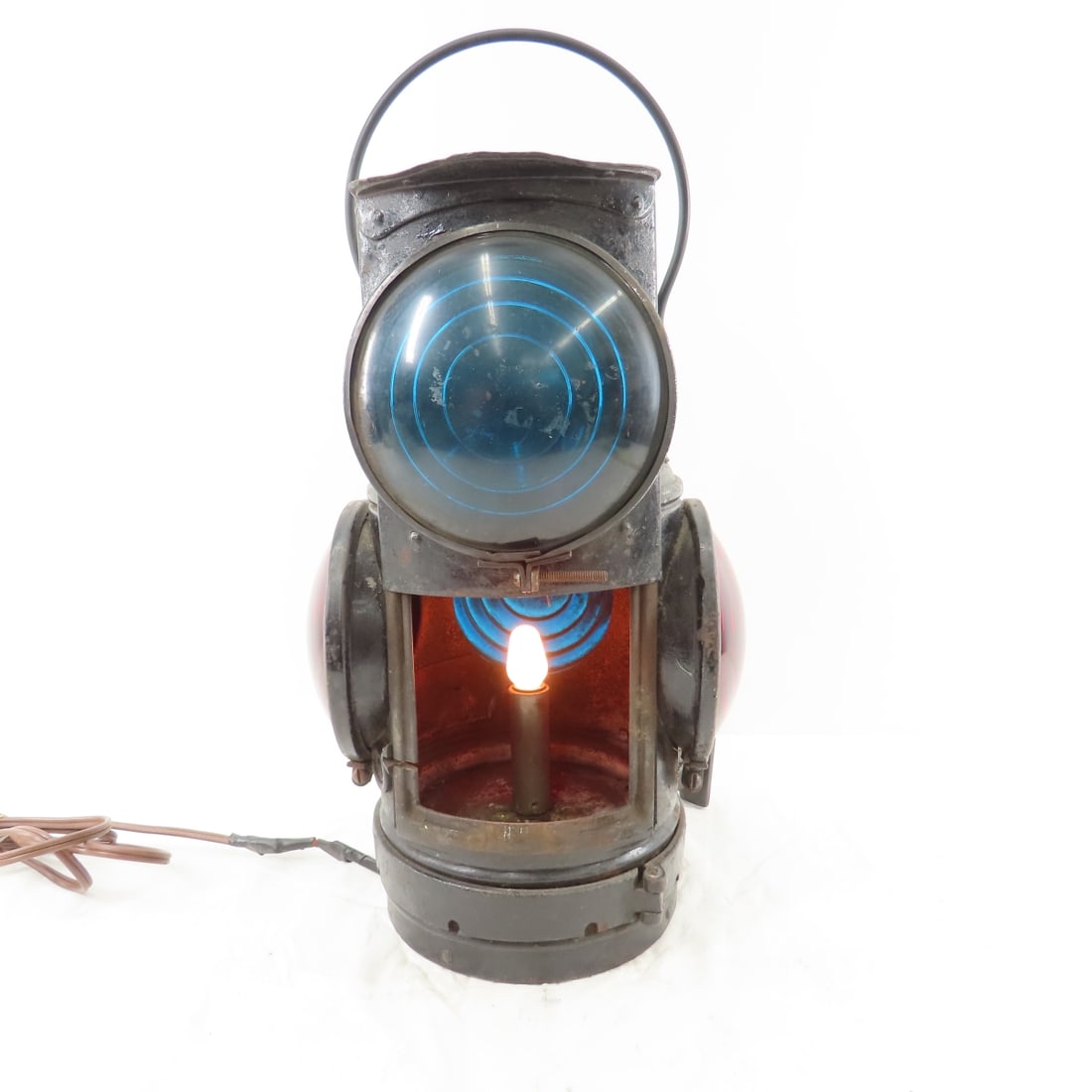 DW&P Marked Adlake Marker Lamp- Electrified-Works: DW&P Marked Adlake Marker Lamp- Electrified-Works - 2 red & 2 green glass lenses with bracket Live Auctioneers only shows 20 photos- all photos are viewableon Proxibid. https://www.proxibid.com/A-New-