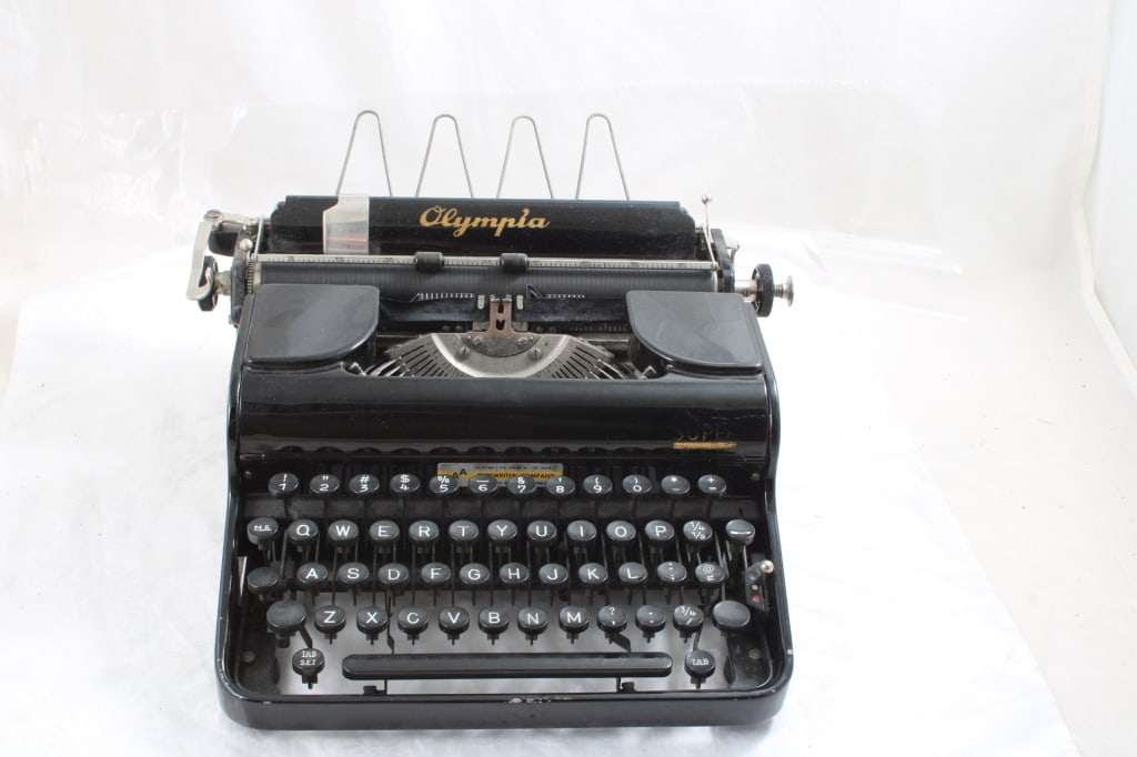 Antique Olympia Super Manual Typewriter (1 of 17)