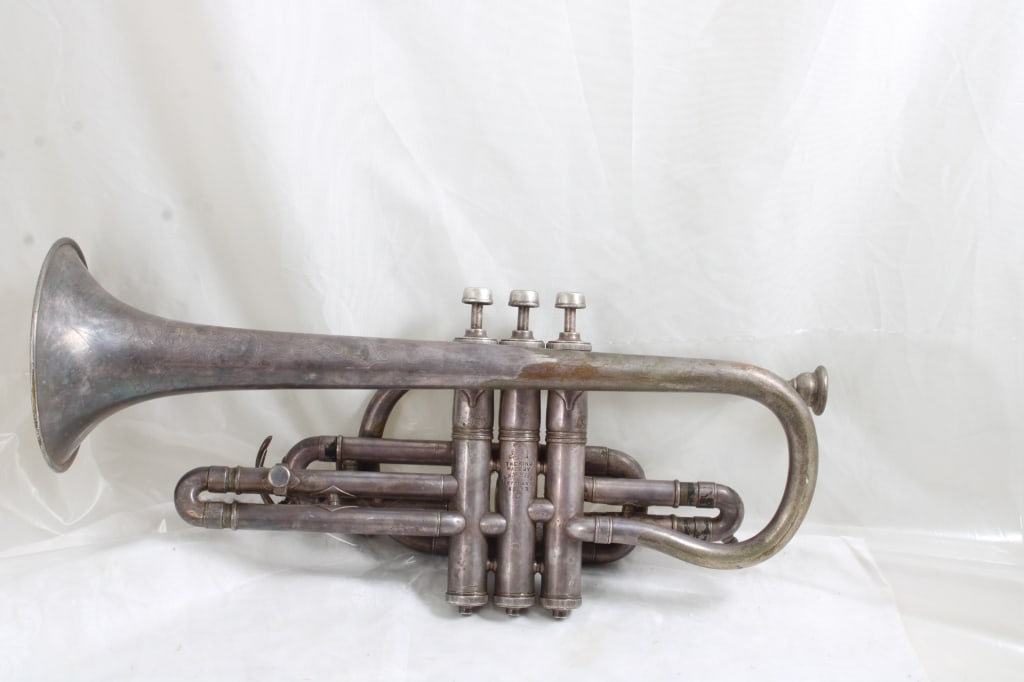 1908 H N White King Cornet with Rare #1 Mouthpiece: 1908 H N White King Cornet with Rare #1 Mouthpiece - Serial #6843S. King Engraving, made in Cleveland, Ohio. 1 of the valves is sticky. As pictured. Please read terms and conditions and askquestions b