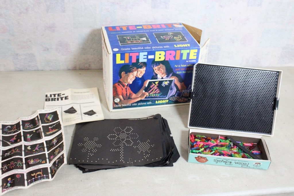 1967 Hasbro Light Bright in Original Box (1 of 11)