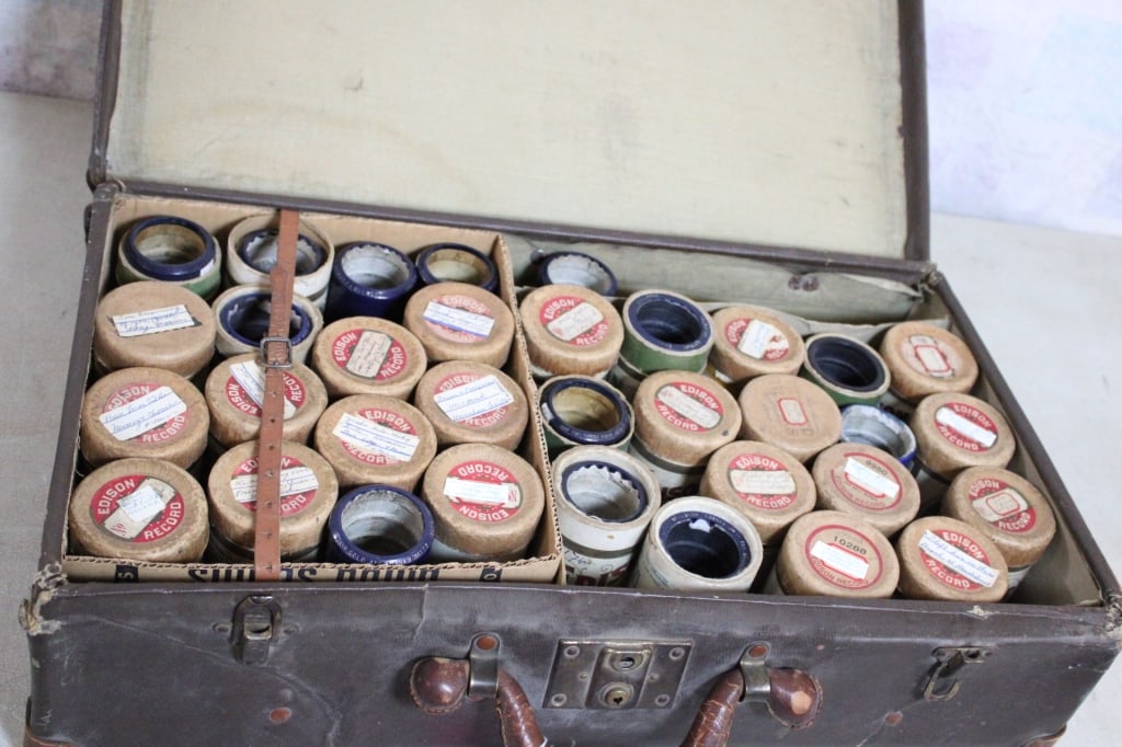 32 Thomas Edison Cylinder Records in Suitcase (1 of 20)