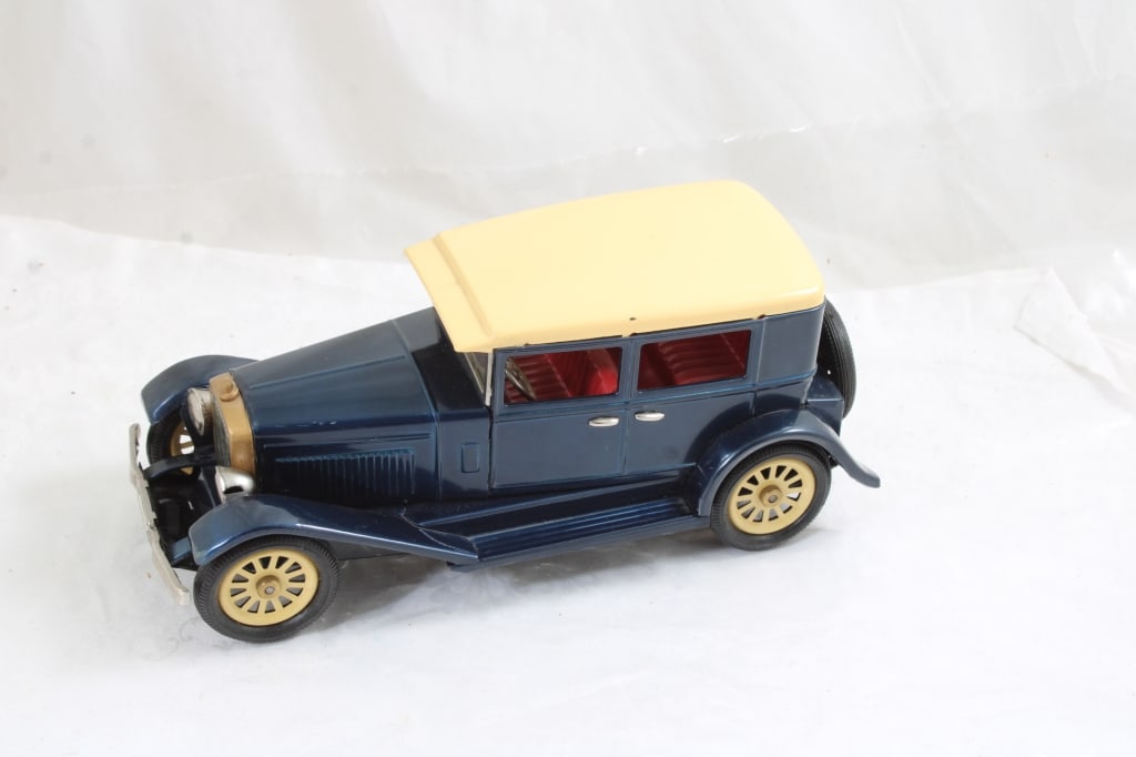 Tin Friction S-1925 Packard Toy Car SSS Shoji: Tin Friction S-1925 Packard Toy Car SSS Shoji - Blue & White Hardtop Sedan Packard Tin working Friction S-1925 Toy Car as pictured. Please read terms and conditions and ask questions before bidding. L