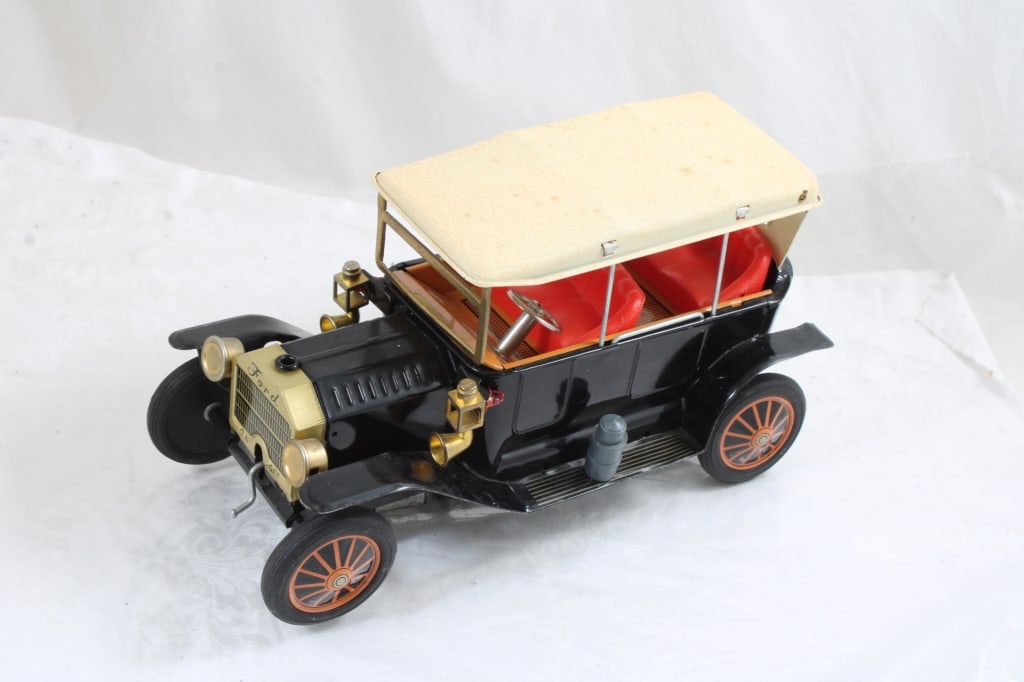 Ford Model T Battery OP Bump & Go Car (1 of 10)