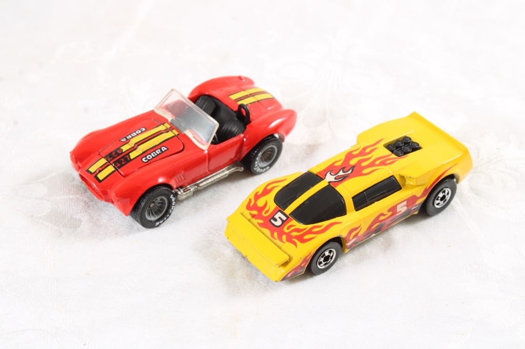 2 Hot Wheels '82 Classic Cobra Red, Yellow Flames (1 of 11)