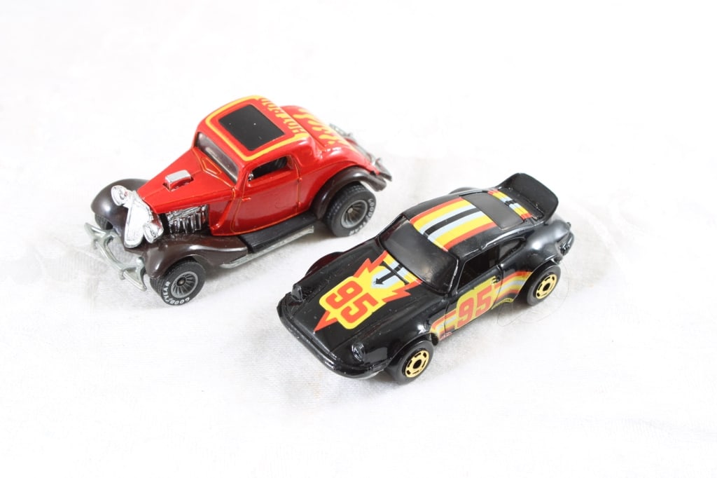 2 Hot Wheels '32 Ford Hot Rod, '82 Porsche Hot One (1 of 9)