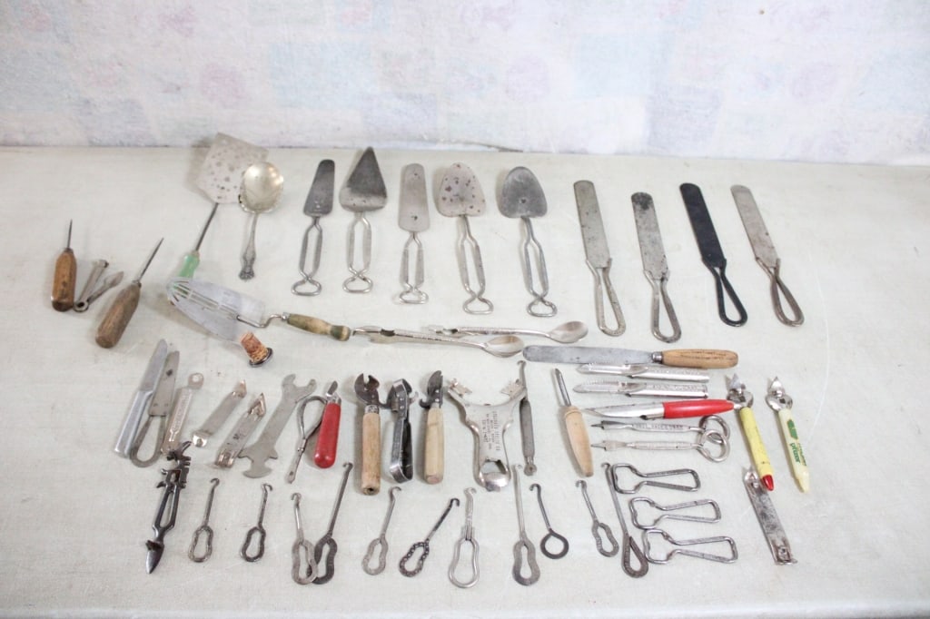 Vintage/Antique Kitchen Utensils Lot w/Advertising (1 of 20)
