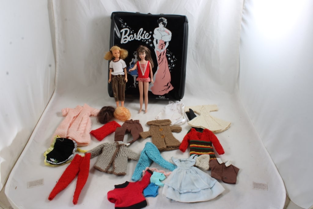 1962 Barbie Case, Skipper & Scooter Dolls, Clothes (1 of 20)