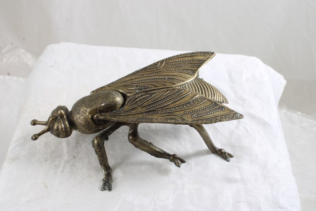 Brass House Fly Insect Lidded Ashtray 7" Long (1 of 8)