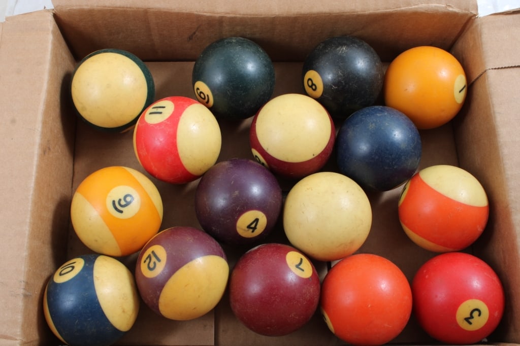 16 Vintage Pool Balls (1 of 9)