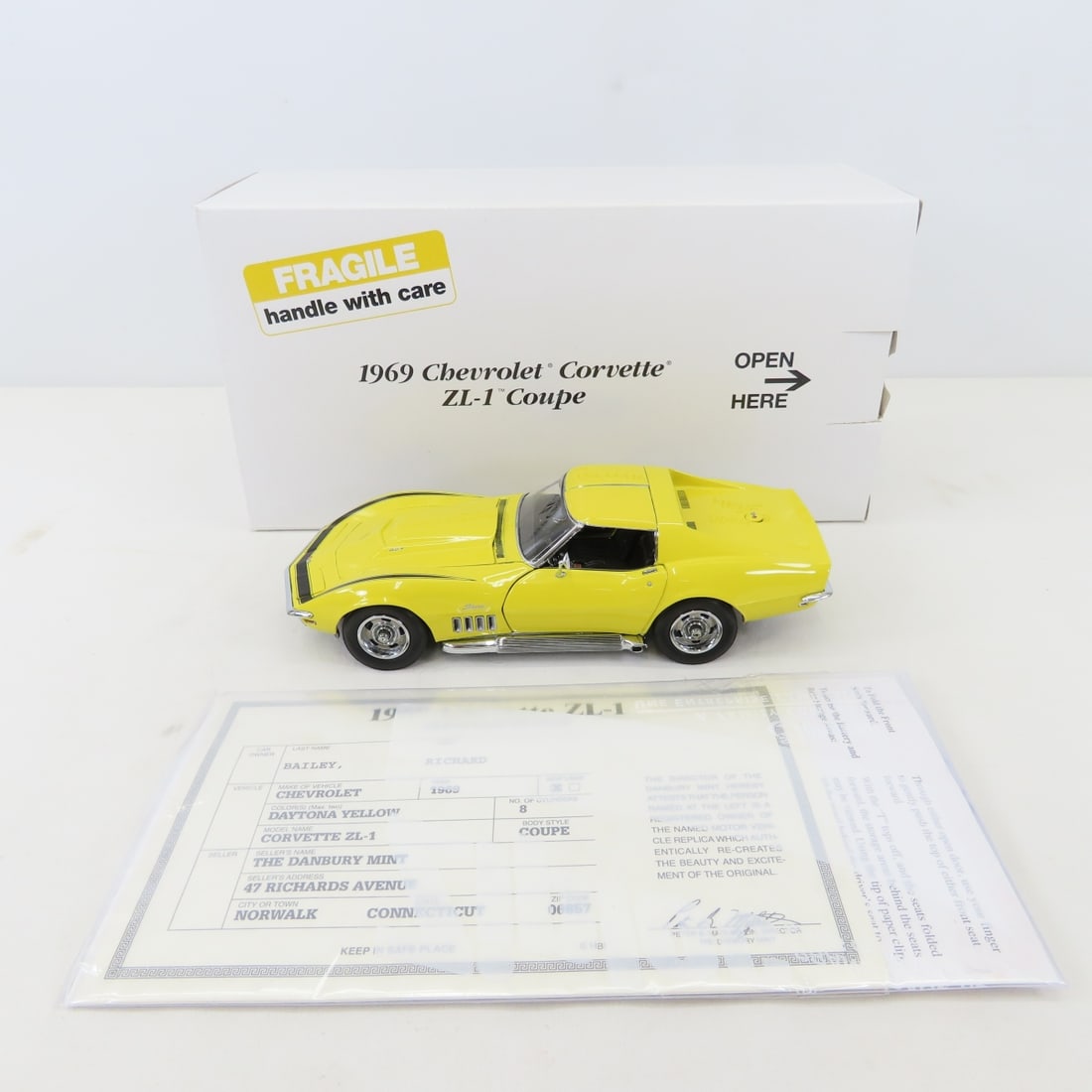 Danbury Mint Die Cast 1969 Corvette ZL1 Coupe (1 of 18)