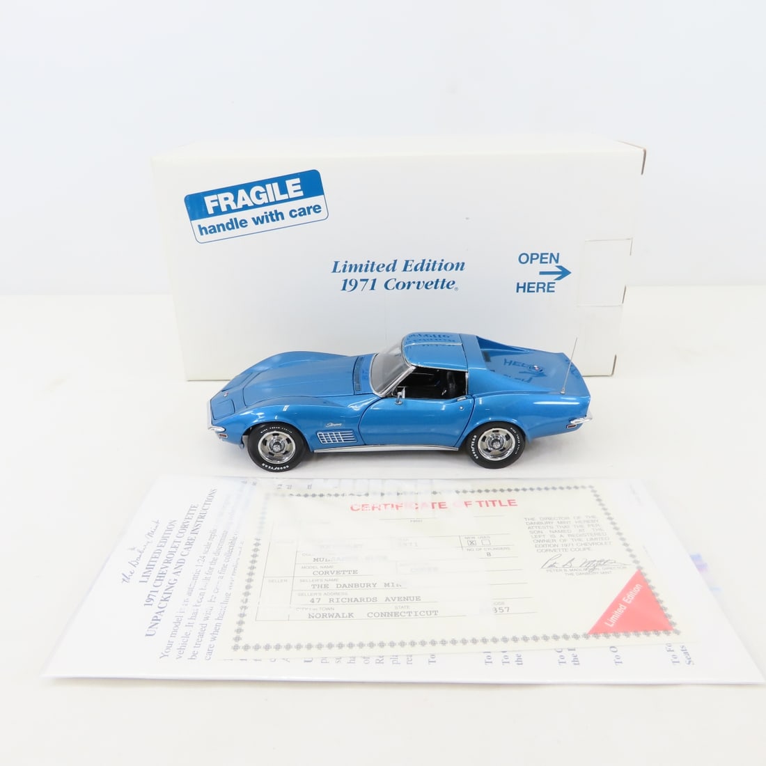 gmp CORVETTE Fastback 1965 1/18サイズ CORVETTE 1965 FASTBACK BLUE