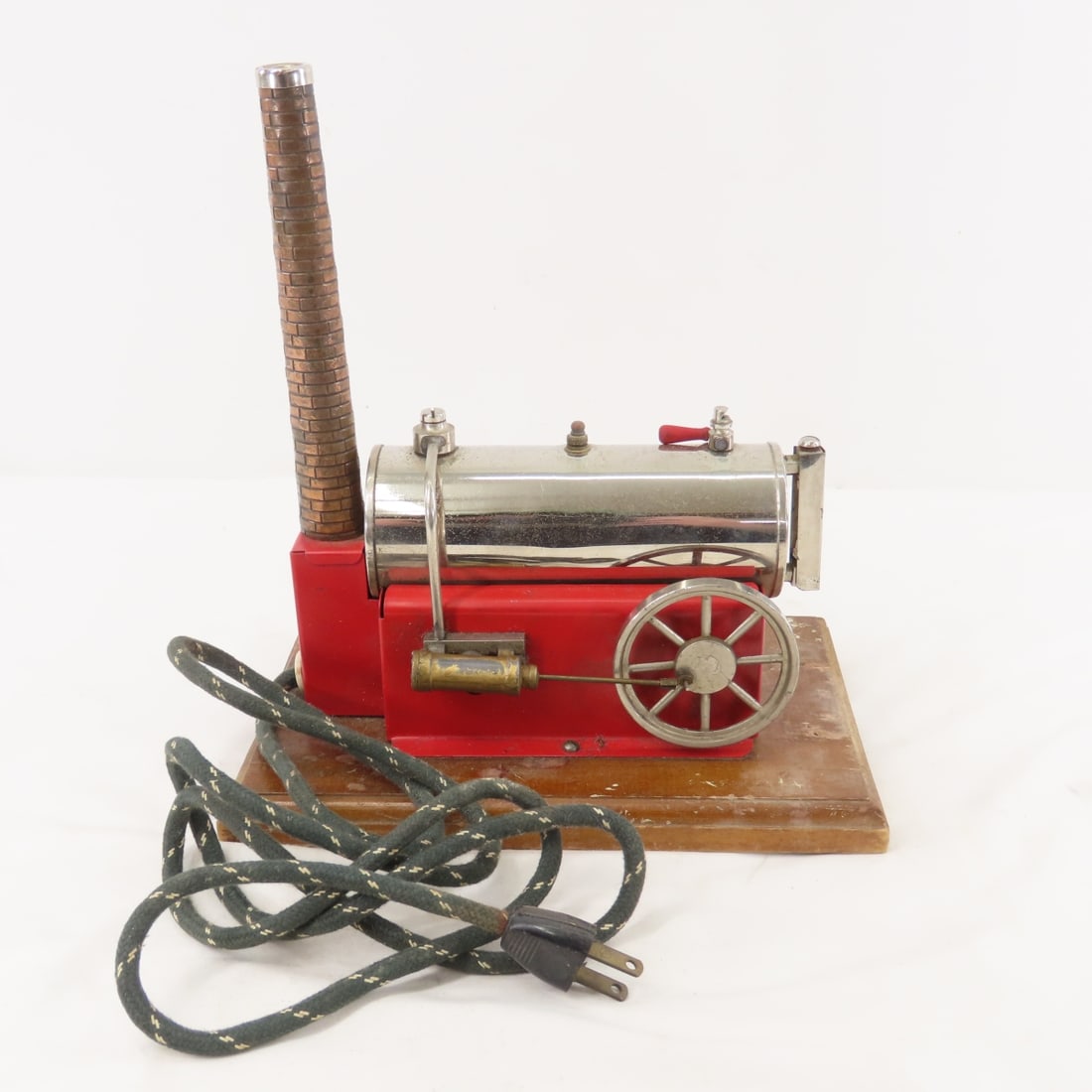 Vintage Electric Steam Engine Toy (1 of 9)