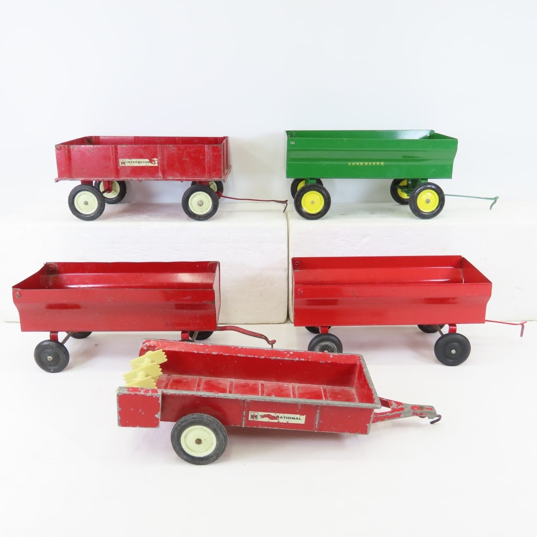 5 Ertl John Deere & International Farm Wagons (1 of 18)