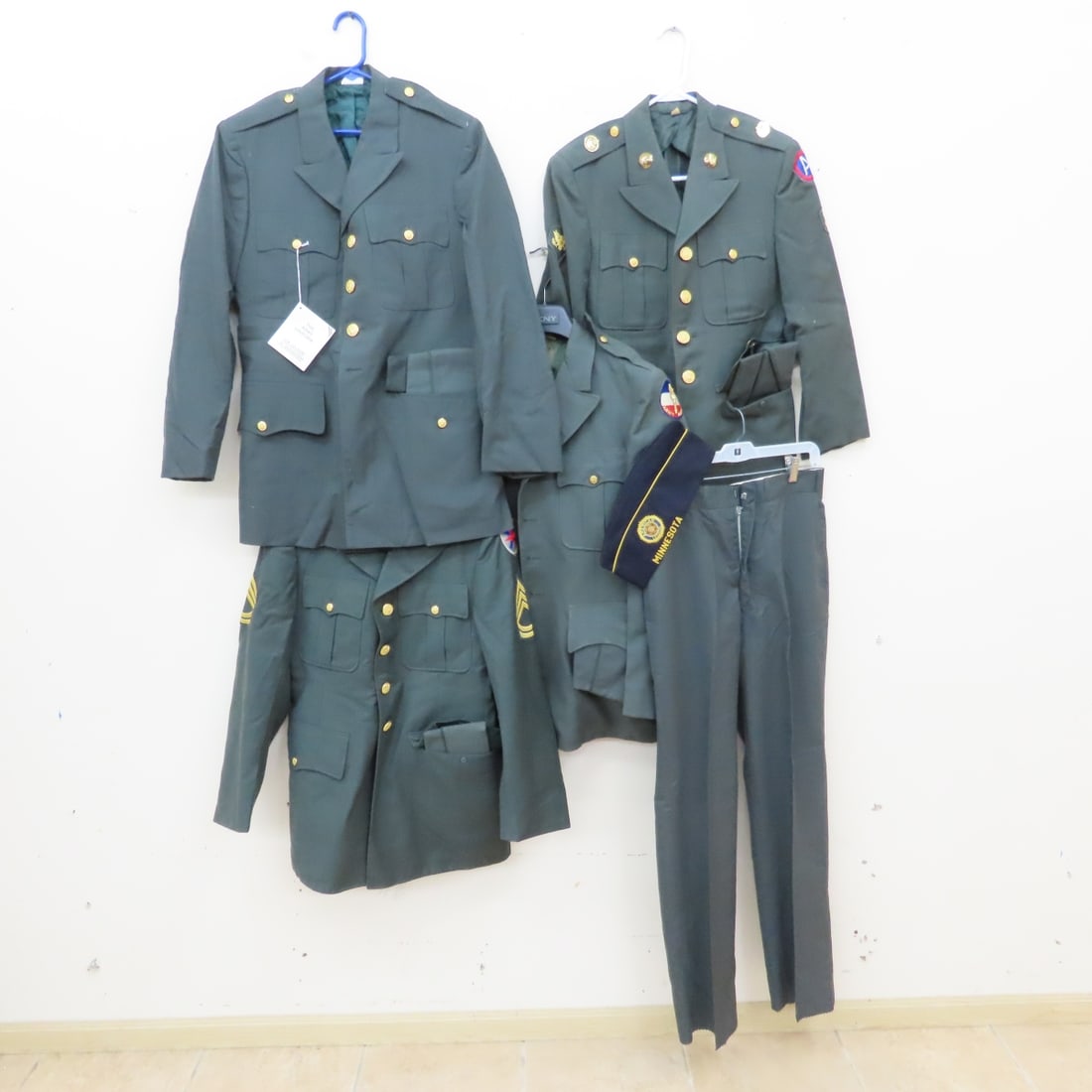 4 US Army Dress jackets with Insignia & More (1 of 20)