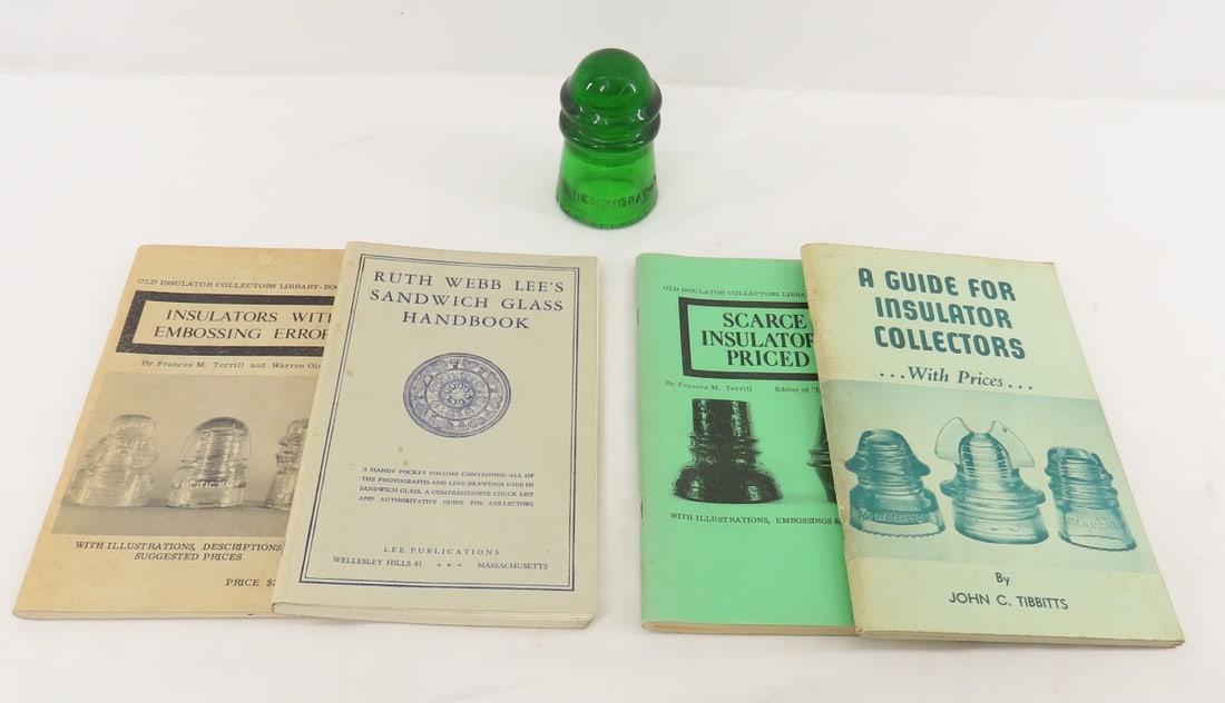 Green 7up Hemingray Glass Insulator & Books (1 of 14)