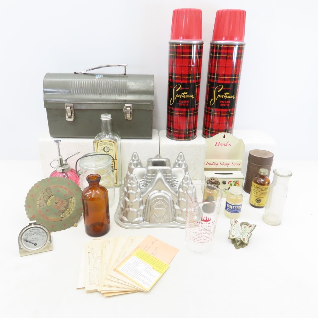 Vintage Lunchbox, Thermos, Bundt Mold & more (1 of 20)