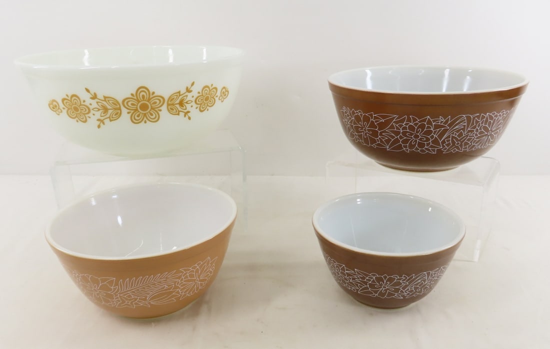 Vintage 4 pc Pyrex Woodland/Butterfly Bowl Set: Vintage 4 pc Pyrex Woodland/Butterfly Bowl Set - Woodland: 401, & 403 in brown, 402 in tan, and 404 in White & Gold Butterfly no cracks, minimal wear Photos are part of description- Live Auctioneers o