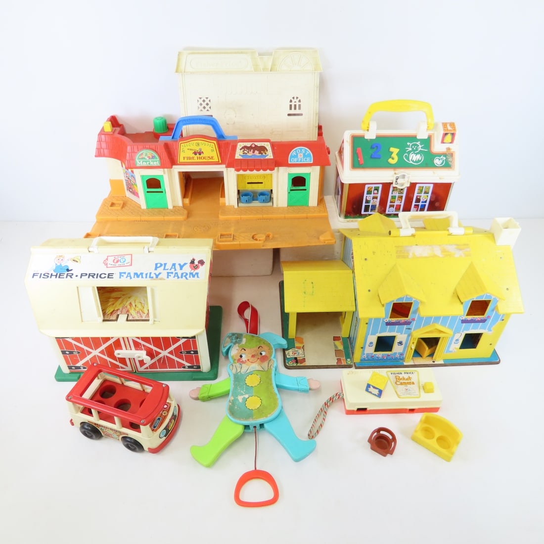 Vintage Fisher Price Fire House, Farm & more (1 of 20)