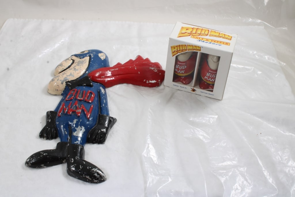 Bud Man Budweiser Wall Plaque & S&P Shakers (1 of 13)