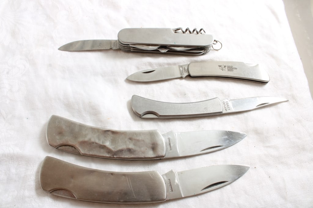 5 Knives Coast Cutlery & Others (1 of 19)