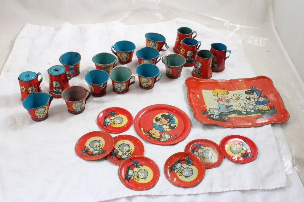 Ohio Art Tin Litho Child's Tea Party Set (1 of 16)