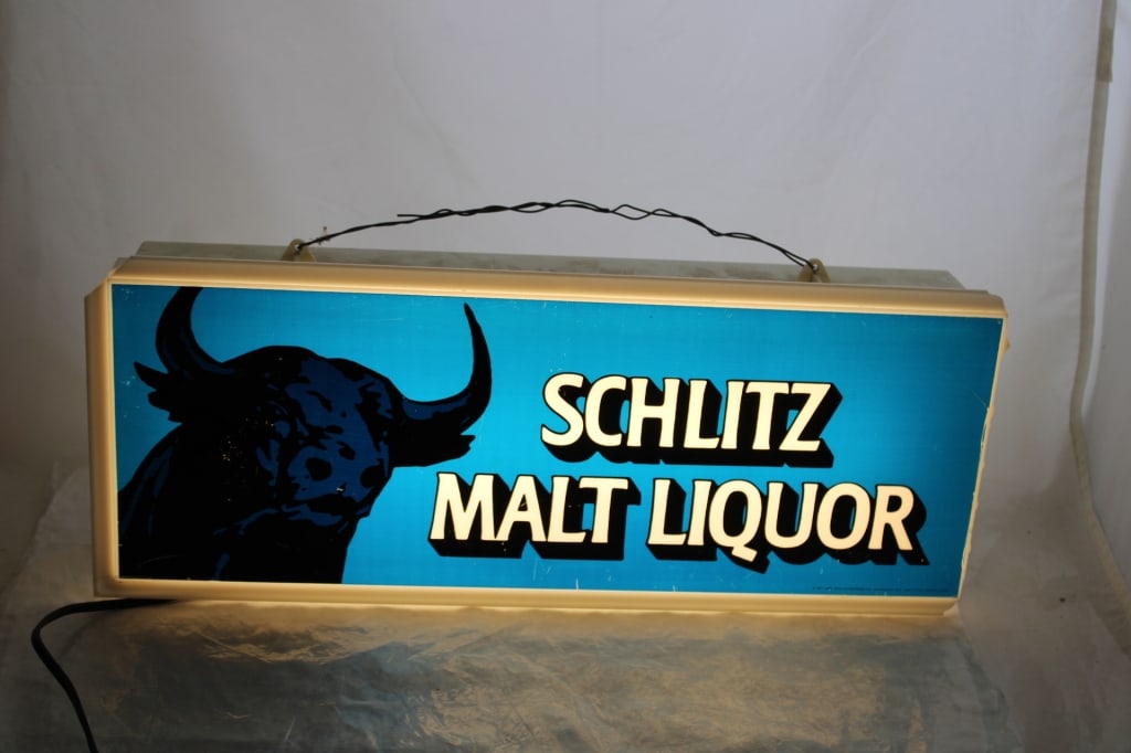 1977 Schlitz Malt Liquor Lighted Sign WORKS (1 of 9)