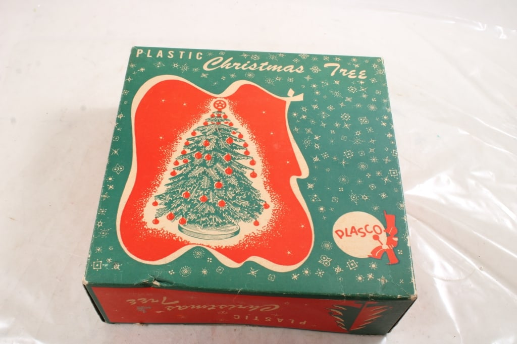 Vintage Plasco Plastic Art Corp X-Mas Tree in Box: Vintage Plasco Plastic Art Corp X-Mas Tree in Box - Complete. Photos are part of description- Live Auctioneers only shows 20 photos per lot, if there are more you can view them on Proxibid or bidding