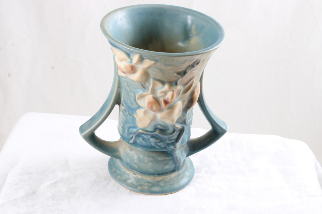 Roseville Magnolia #88-6 Vase 1943: Roseville Magnolia #88-6 Vase 1943 - 6". Photos are part of description- Live Auctioneers only shows 20 photos per lot, if there are more you can view them on Proxibid or bidding app. Please ask quest