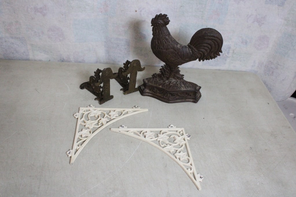Cast Iron Rooster Door Stop & Wall Brackets (1 of 13)