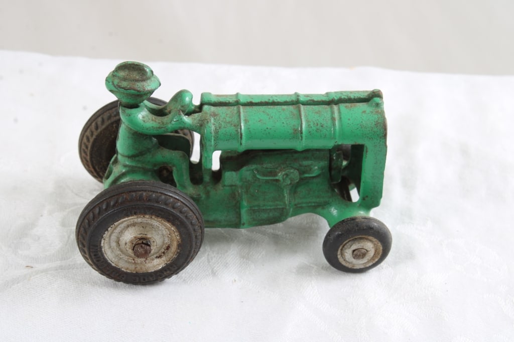 Arcade Cast Iron 3.5" Tractor with Driver (1 of 7)