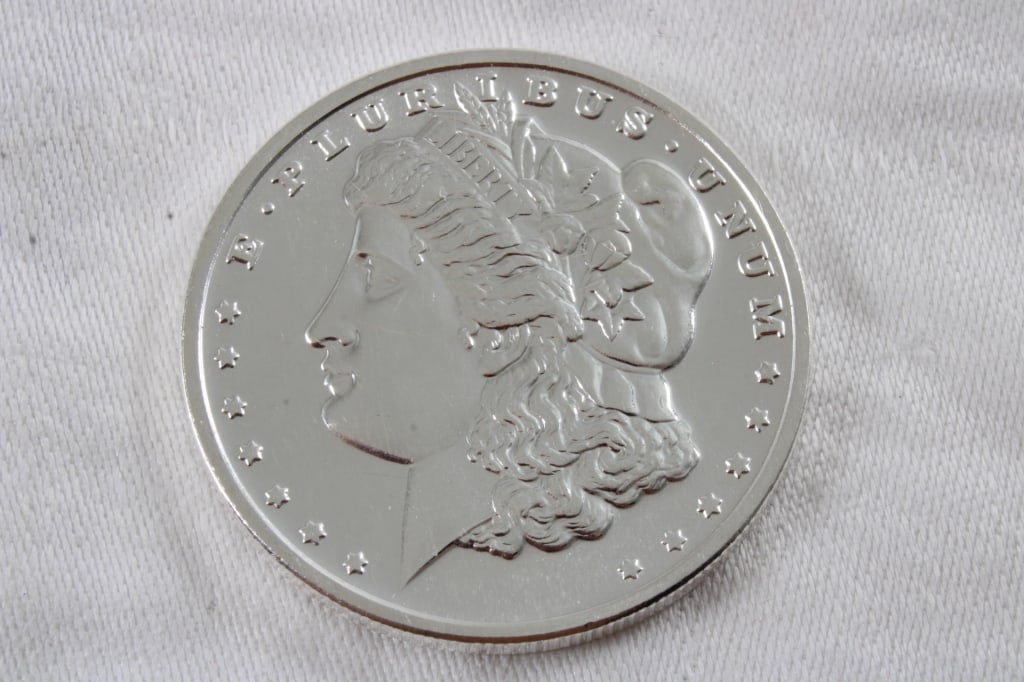 American Eagle 1 Troy Oz .999 Fine Silver Round (1 of 4)