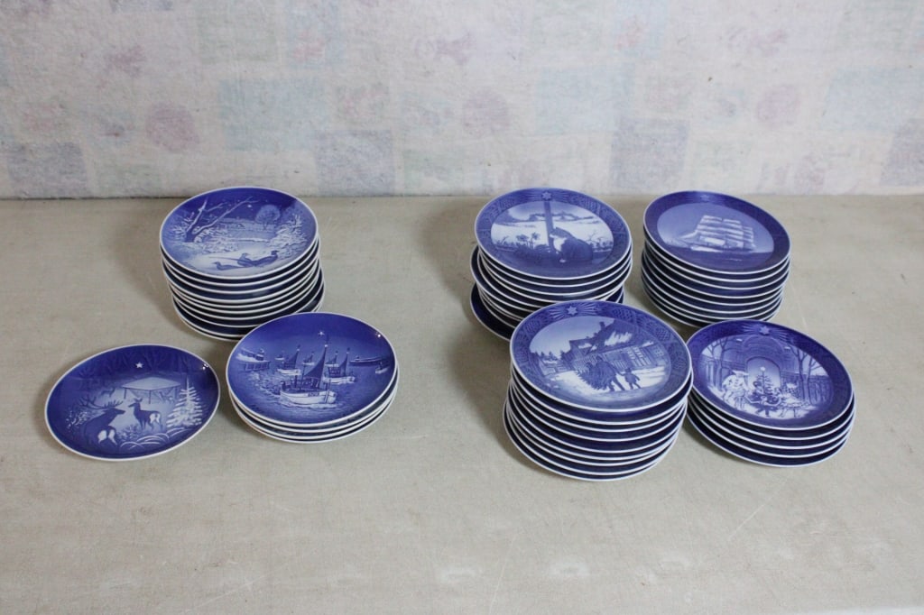 48 Royal Copenhagen B&G Christmas Plates: 48 Royal Copenhagen B&G Christmas Plates - 33 Plates are by Royal Copenhagen and 15 are by Bing & Grondahl of Denmark. Royal Copenhagen include the following years: 1961, 1962 (has small chip on back)