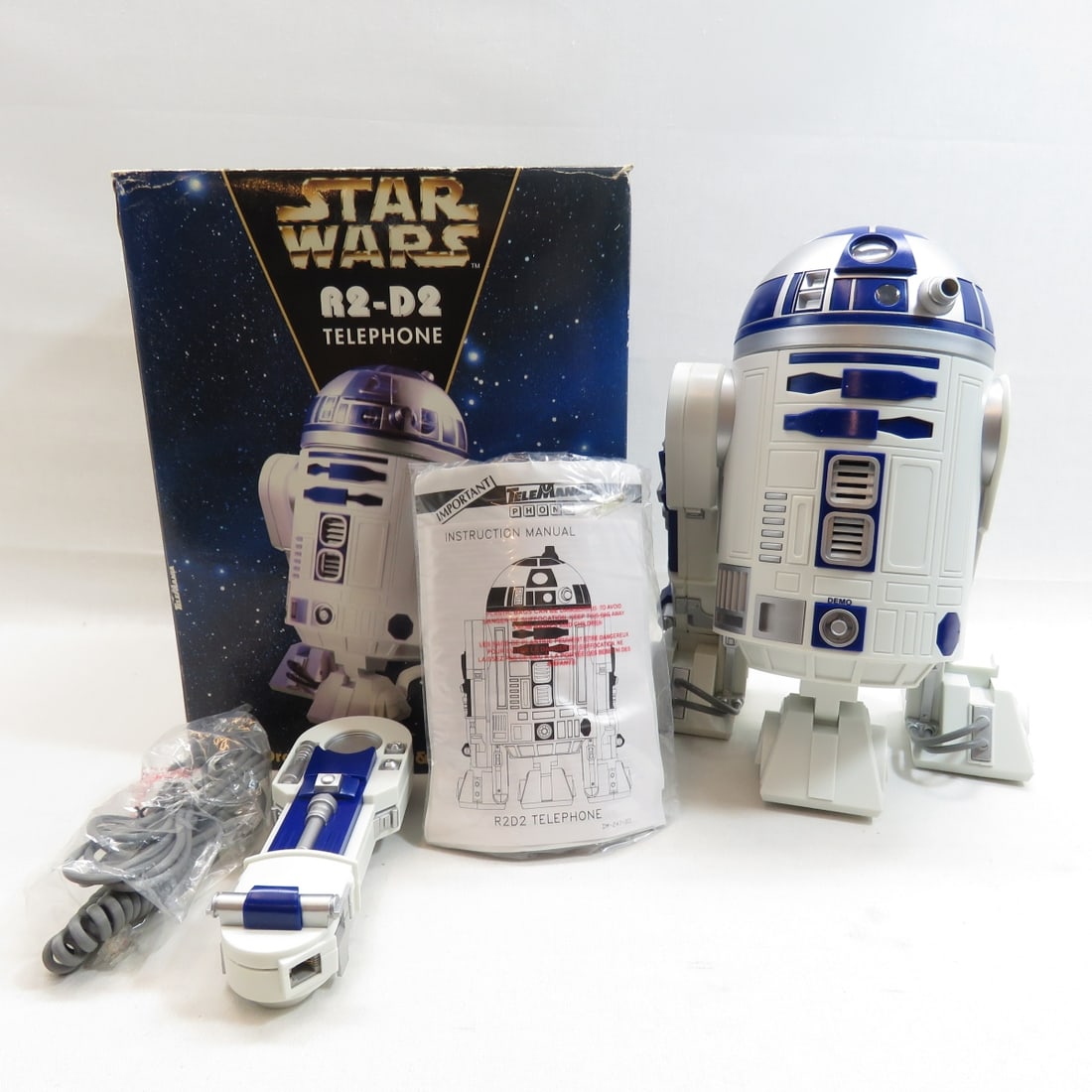Star Wars R2-D2 Character Telephone: Star Wars R2-D2 Character Telephone - Working condition. Phone is in excellent cosmetic condition. Box wear. Please ask questions and read terms & conditions before bidding. Photos are part of descrip