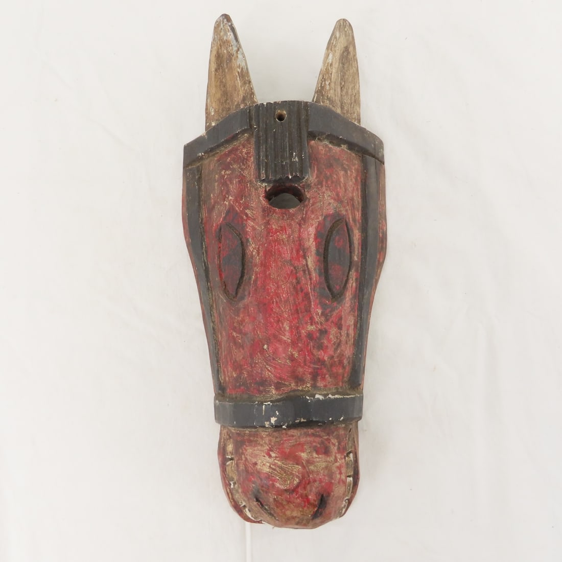 Guatemalan Hand Carved Wood Horse Spirit Mask: Guatemalan Hand Carved Wood Horse Spirit Mask - 15", Small crack in wood on left side, Lot size: 16 x 8 x 6", 2 lbs Photos are part of lot description. Please ask questions and read terms & conditions