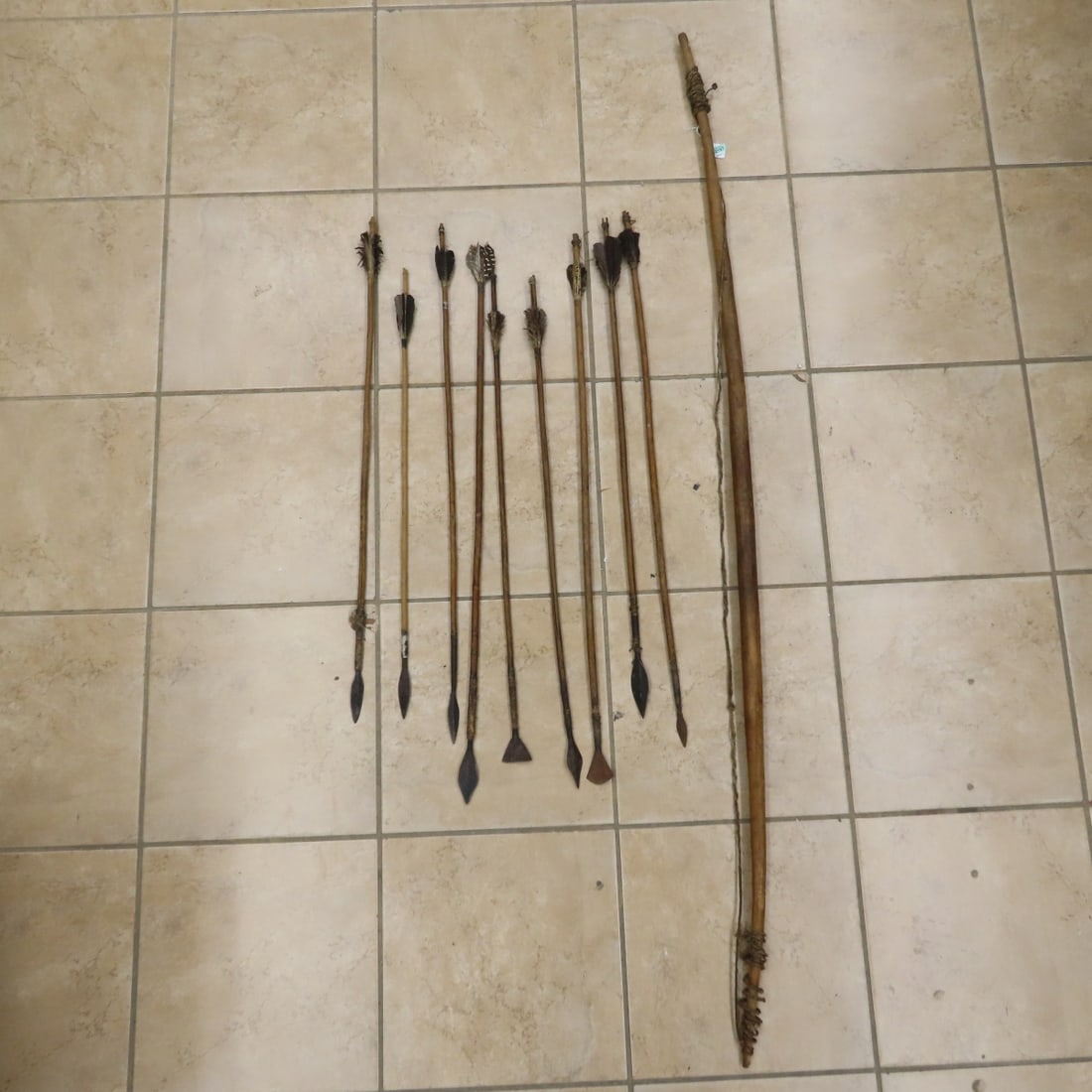 Handmade African Bow & 9 Steel Tip Arrows (1 of 20)