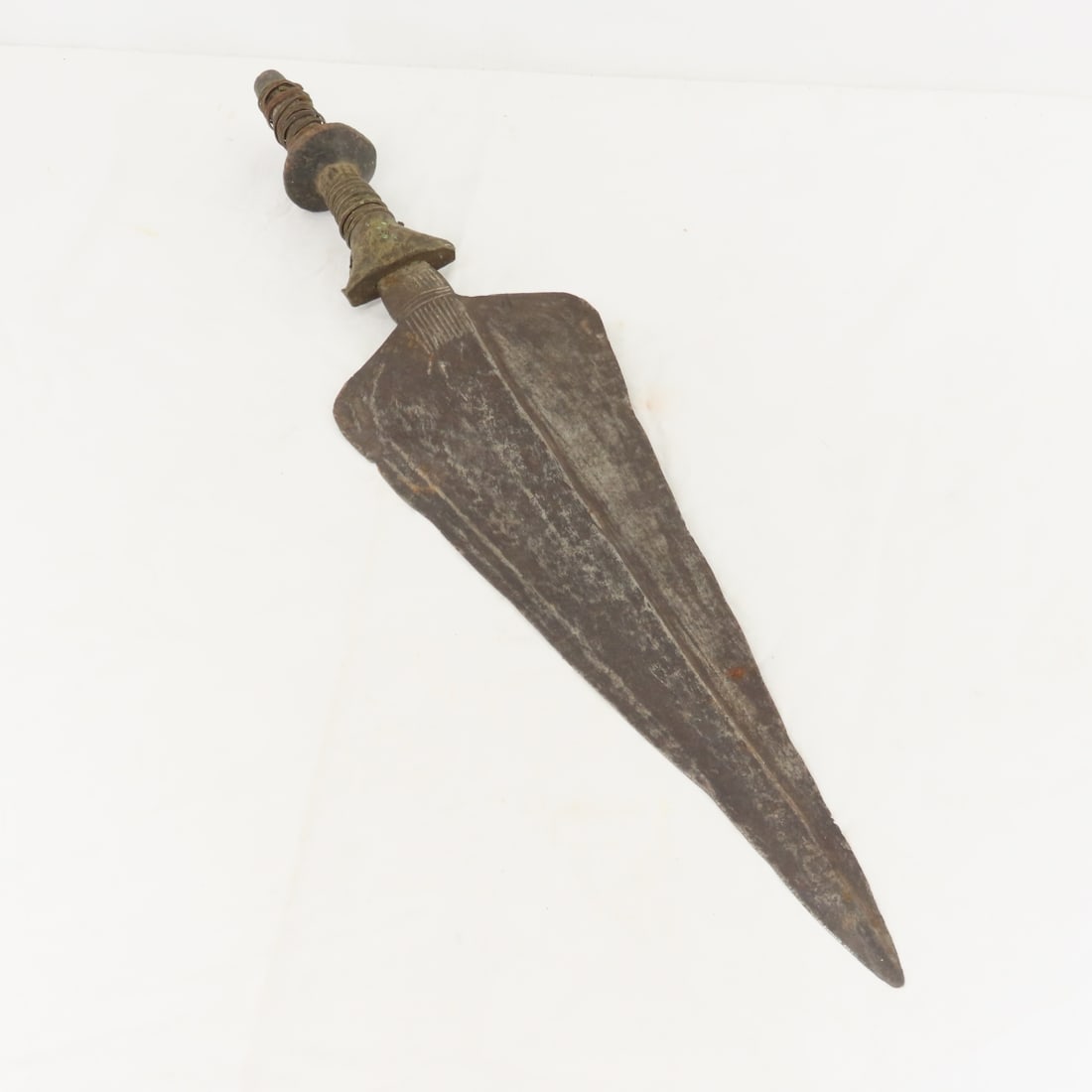 Handmade Congo, African Mongo Ceremonial Knife: Handmade Congo, African Mongo Ceremonial Knife - 22", Lot size: 23 x 6 x 4", 3 lbs Photos are part of lot description. Please ask questions and read terms & conditions before bidding.