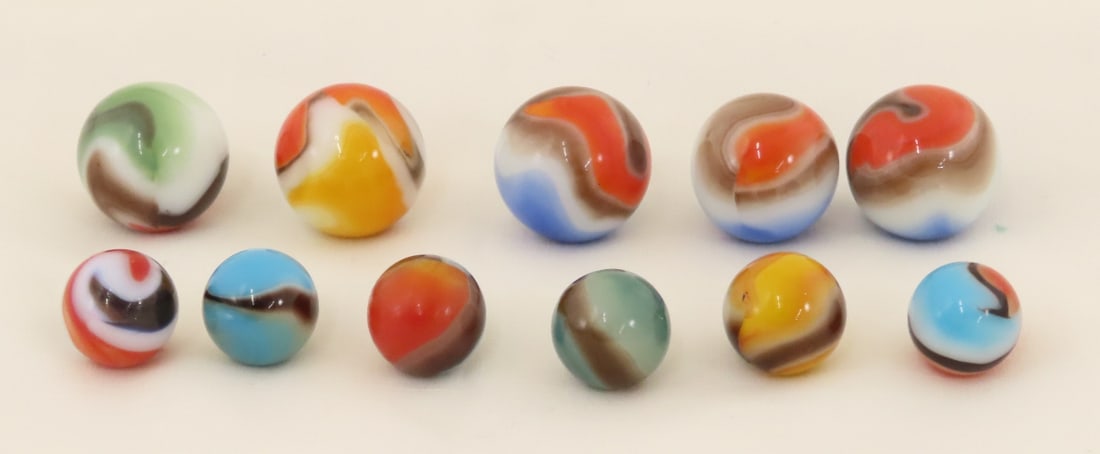 Vintage Marbles, Blackies with shooters: Vintage Marbles, Blackies with shooters - Lot Size 3x3x3" 1lbPhotos are part of description. Please ask questions and read terms & conditions before bidding.
