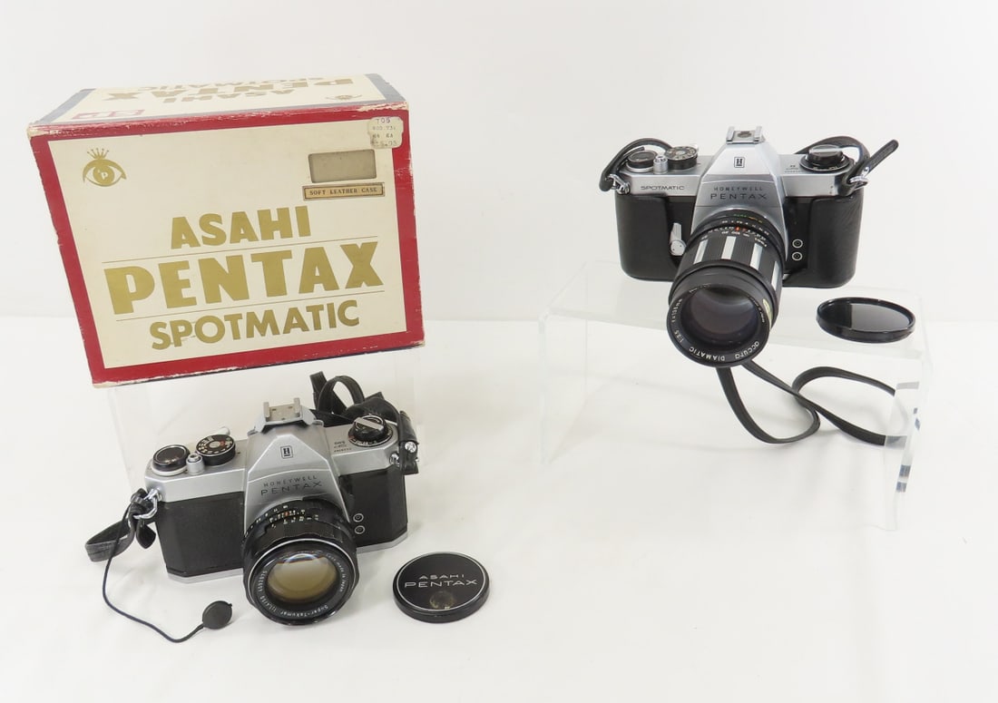 2 Pentax SP and Spotmatic 35mm Film Cameras (1 of 18)